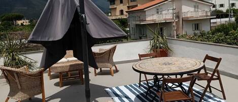 تناول الطعام بالخارج