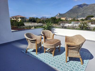 Holiday Home 'Casetta Esmeralda' with Sea View, Private Terrace and Wi-Fi