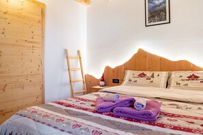 3 bedrooms, free WiFi, bed sheets - Chalet 'Baita Naibiz' with Mountain View, Private Terrace and Wi-Fi (Palù del Fersina)
