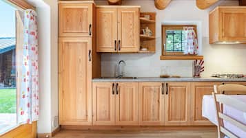 Réfrigérateur, four, plaque de cuisson, cafetiÚre/bouilloire