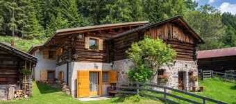 Chalet 'Baita Naibiz' with Mountain View, Private Terrace and Wi-Fi