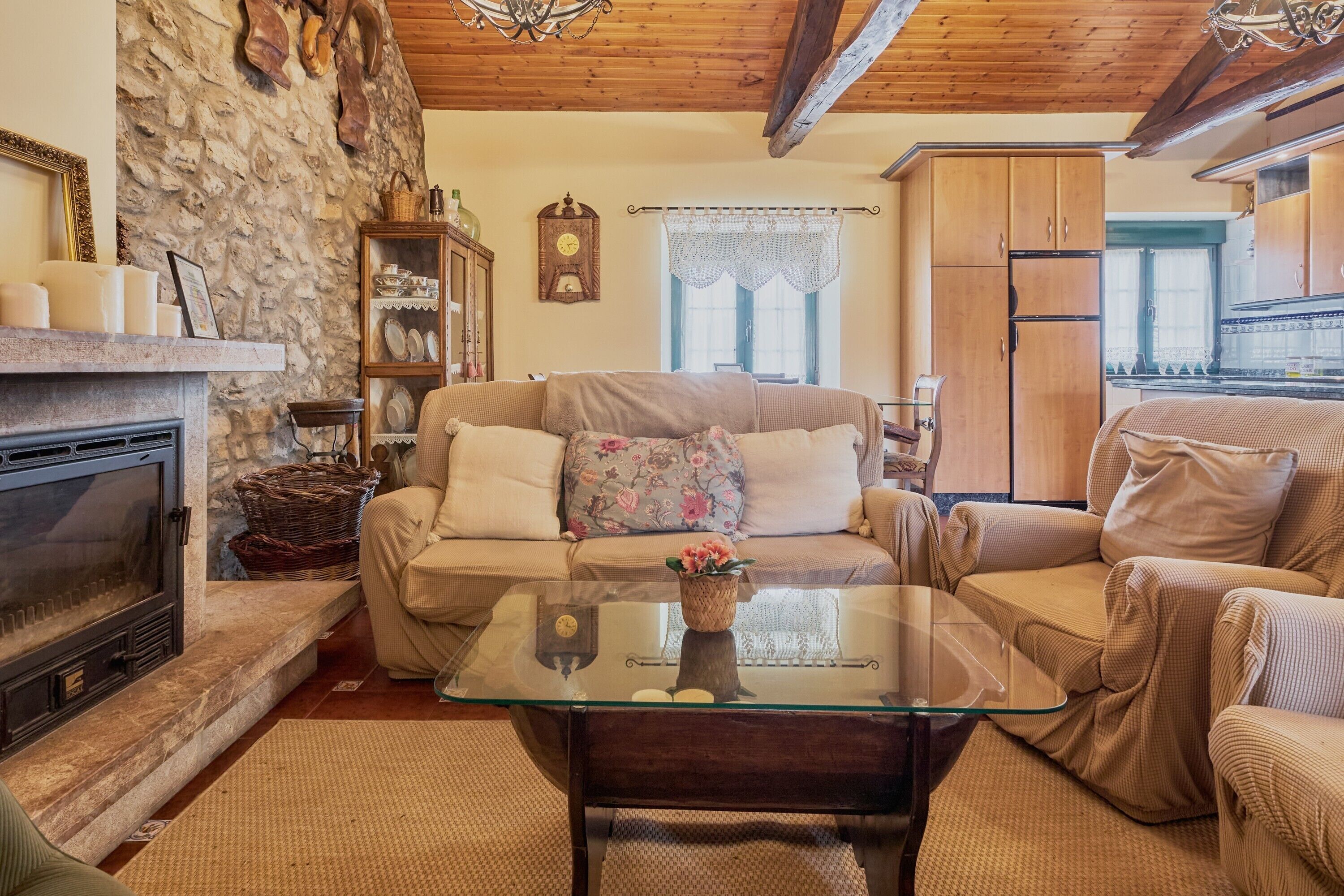 Televisión, chimenea