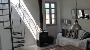 TV, fireplace, stereo