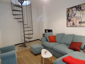 Televisión, reproductor de DVD y estéreo 