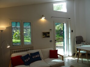 TV, DVD-spiller og stereoanlegg