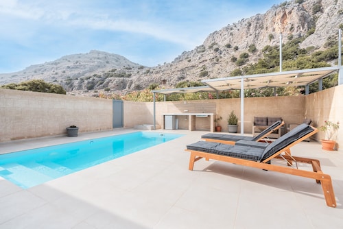 Ferienwohnung 'Tesoro Del Mare mit Privat Pool 1' mit Bergblick, WLAN und Klimaanlage