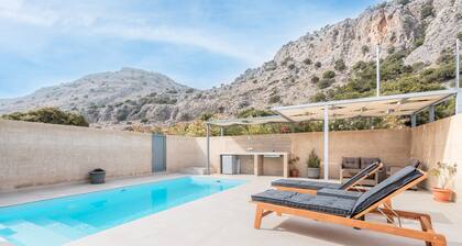 Ferienwohnung 'Tesoro Del Mare mit Privat Pool 1' mit Bergblick, WLAN und Klimaanlage