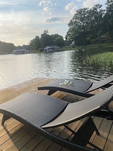 Lakefront - private suite- Private entrance to one bedroom with private bath