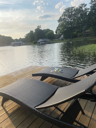 Lakefront - private suite- Private entrance to one bedroom with private bath