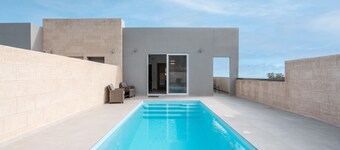 Apartment 'Tesoro Del Mare with Private Pool 2' with Mountain View, Wi-Fi and Air Conditioning