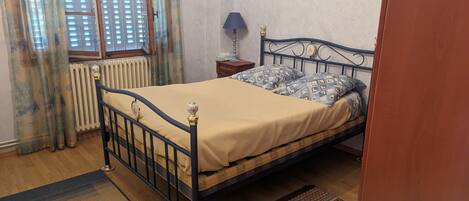 2 habitaciones, wifi gratis y ropa de cama