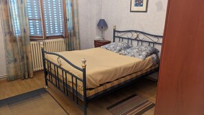 2 bedrooms, free WiFi, bed sheets - Apartment 'Appartement Rochenoir' with Mountain View, Private Terrace and Wi-Fi (Saint-Jean-de-Maurienne)