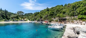 Villa 'Antipaxos Sunset House' with Sea View, Wi-Fi and Air Conditioning