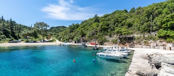 Villa 'Antipaxos Sunset House' with Sea View, Wi-Fi and Air Conditioning