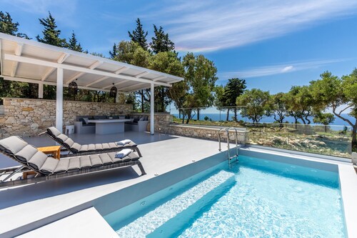 Villa 'Antipaxos Sunset House' with Sea View, Wi-Fi and Air Conditioning