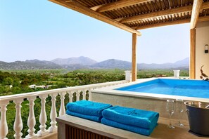 Outdoor spa tub - Apartment 'Villa 3' with Mountain View, Balcony and Wi-Fi (Plati/Lasithi)