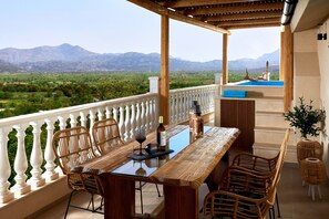 Outdoor dining - Apartment 'Villa 3' with Mountain View, Balcony and Wi-Fi (Plati/Lasithi)