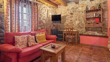 Een televisie, een dvd-speler en een stereo