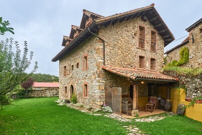'El Apartamento' with Mountain Views, Private Terrace and Wi-Fi