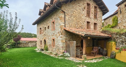 'El Apartamento' with Mountain Views, Private Terrace and Wi-Fi