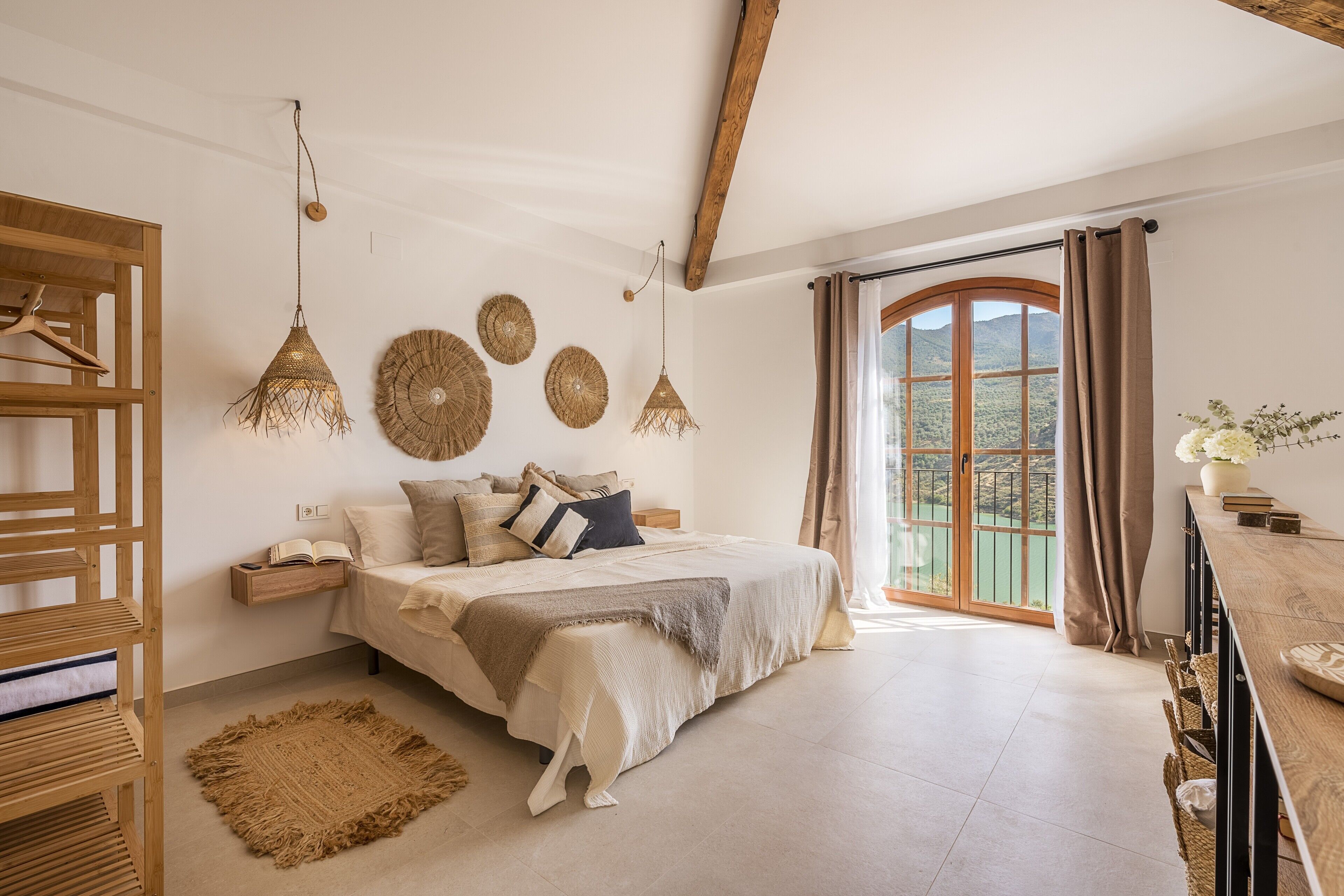 3 dormitorios, tabla de planchar con plancha, wifi gratis y ropa de cama