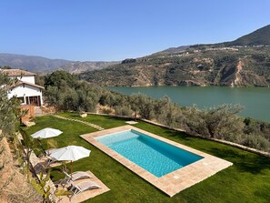 Pool - Villa 'Valle de Lecrín' with Lake Views, Wi-Fi, and Air Conditioning (Lecrín)