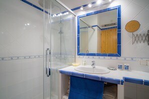 تجهيزات دش، مجففات شعر، مناشف