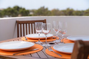 تنا ول الطعام بالخارج