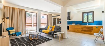 Apartment 'Eirini's' with Balcony, Wi-Fi and Air Conditioning