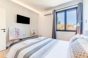 3 bedrooms, iron/ironing board, free WiFi, bed sheets - Apartment 'Eirini's' with Balcony, Wi-Fi and Air Conditioning (Kerkira)