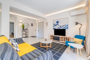 TV - Apartment 'Eirini's' with Balcony, Wi-Fi and Air Conditioning (Kerkira)