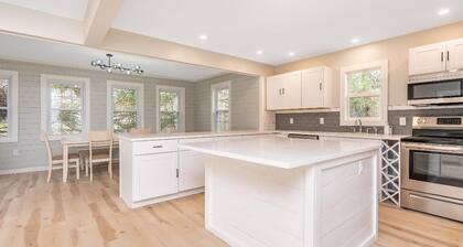 Newly renovated 4-bed, 4-bath home 1.5 miles from Saratoga Race Track!