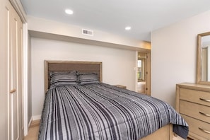 4 chambres, fer et planche à repasser, Wi-Fi gratuit, draps fournis