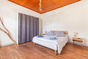3 makuuhuonetta, silitysrauta/-lauta, ilmainen Wi-Fi, vuodevaatteet