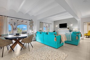 TV - Villa 'Ayora' with Sea View, Wi-Fi and Air Conditioning (Jávea)