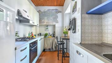 KylskÄp, mikrovÄgsugn, ugn och spishÀll