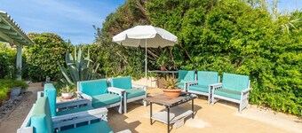 Holiday Home 'Seafront Studio Stefan' with Sea View, Private Terrace and Air Conditioning