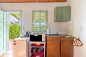 Frigorifero, forno, piano cottura, macchina per tè/caffè