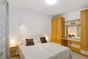 2 chambres, fer et planche à repasser, Wi-Fi gratuit, draps fournis