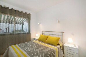 2 makuuhuonetta, silitysrauta/-lauta, ilmainen Wi-Fi, vuodevaatteet