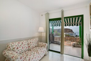 TV - Vacation Apartment 'Casa Los Veleros F1' with Sea View, Wi-Fi and Air Conditioning (Puerto Rico de Gran Canaria)
