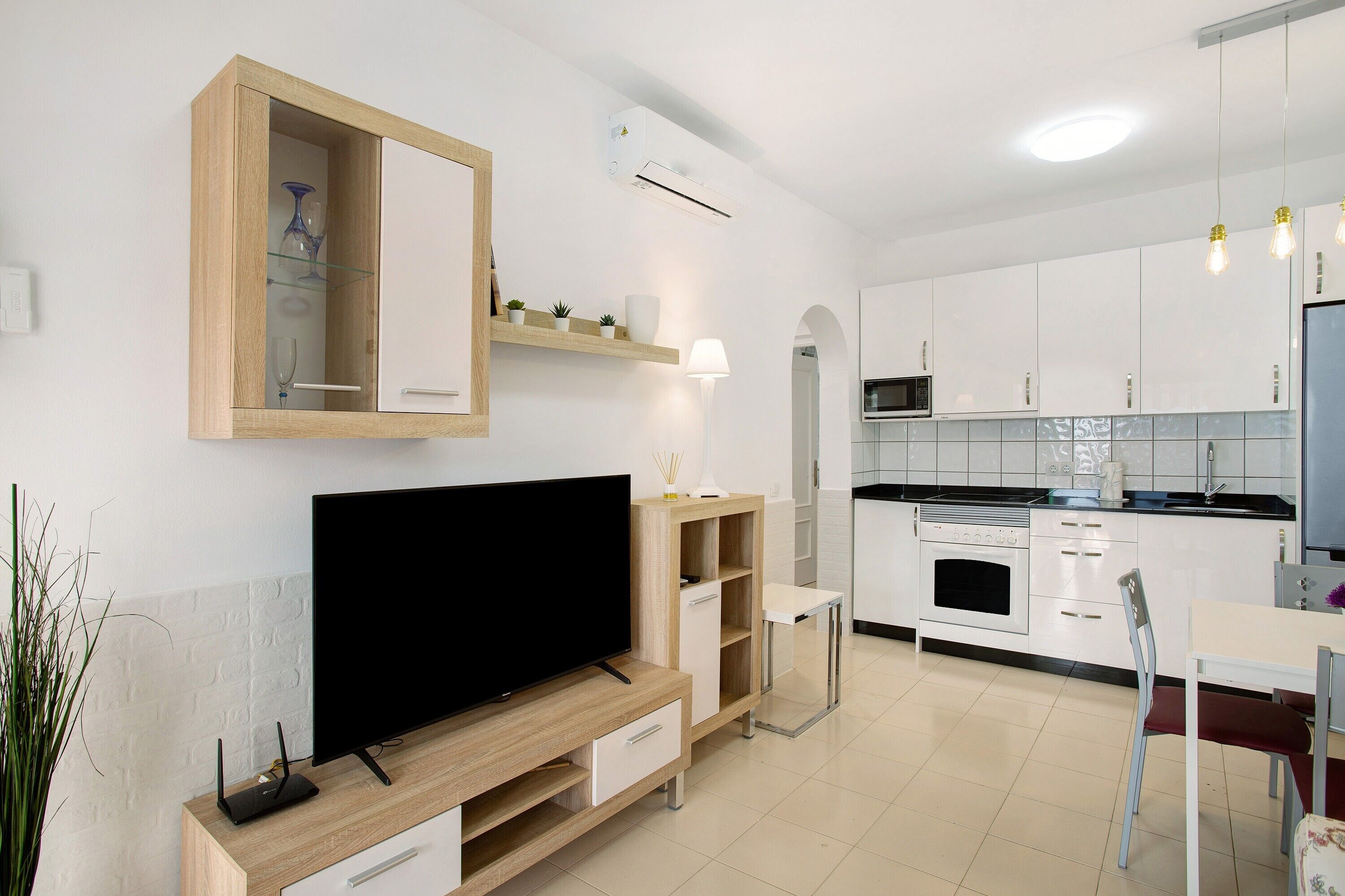 Geladeira, micro-ondas, fogão, cooktop