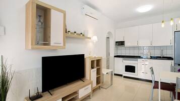 Geladeira, micro-ondas, fogão, cooktop