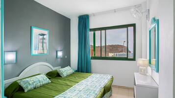 2 slaapkamers, een strijkplank/strijkijzer, gratis wifi, beddengoed