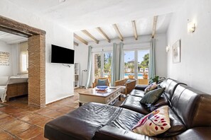 TV, ping pong - Villa 'La Siesta' with Mountain View, Private Pool and Wi-Fi (Xàbia)