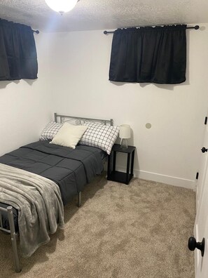 2 Schlafzimmer, Schreibtisch, Bügeleisen/Bügelbrett, kostenloses WLAN
