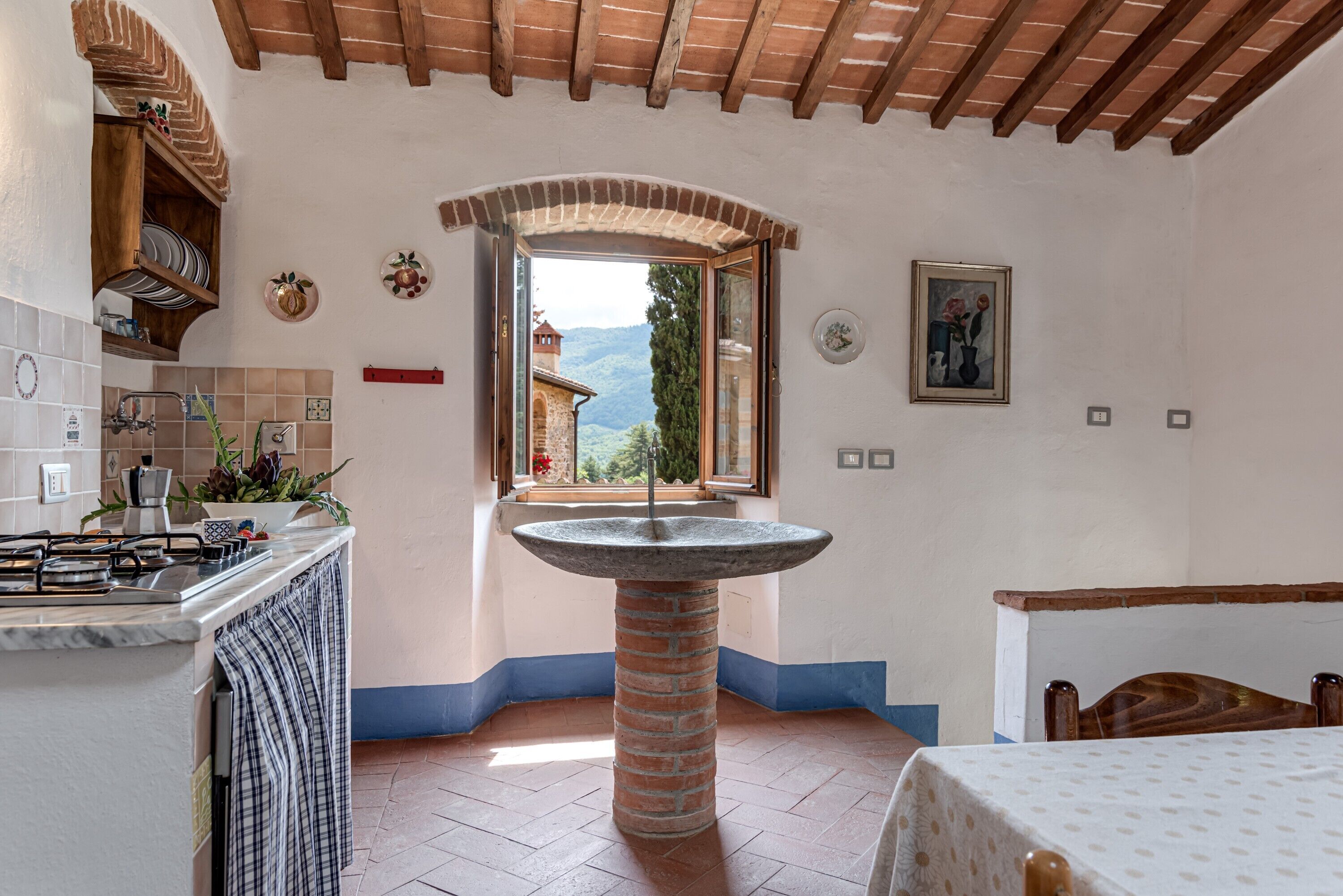 Frigorifero, forno, piano cottura, macchina per tè/caffè