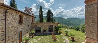 Agriturismo 'La Casa Di Colle' with Mountain View and Shared Garden
