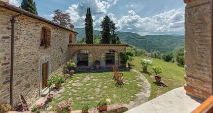 Agriturismo 'La Casa Di Colle' with Mountain View and Shared Garden
