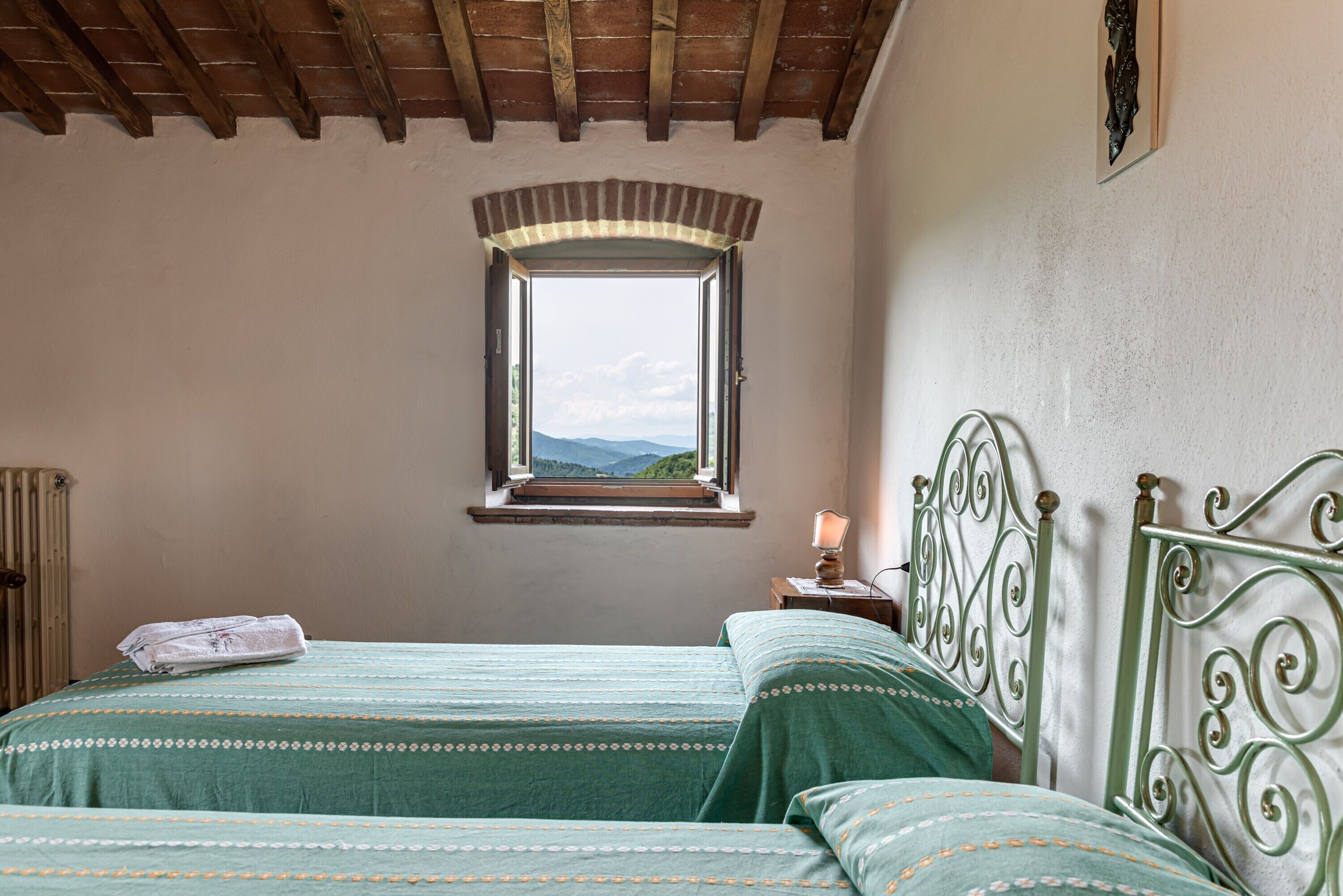 4 多间卧室、免费 WiFi、床单